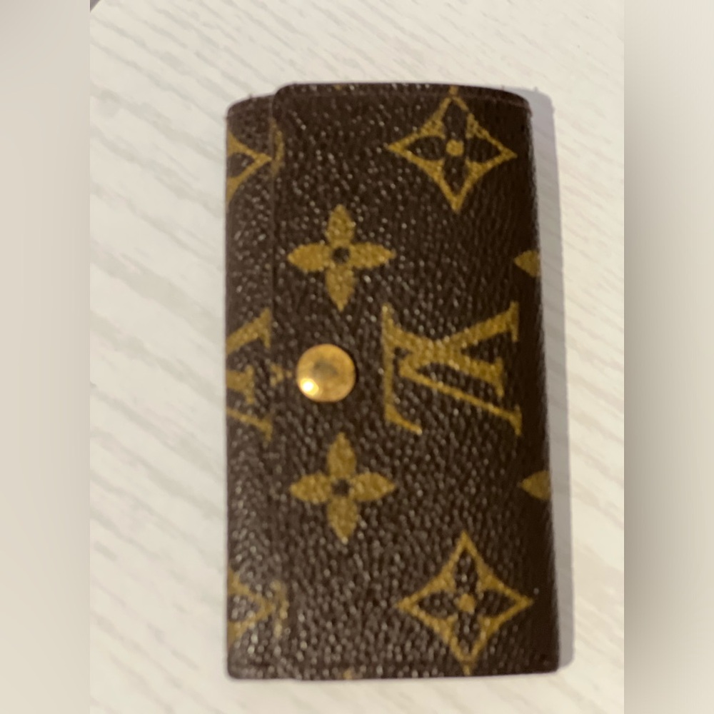 Louis Vuitton Authentic Key holder